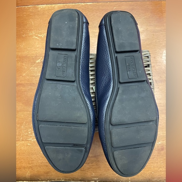 Anne Klein size 8 navy leather flats-women - Picture 4 of 6